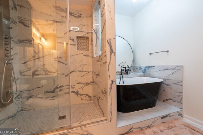 Building Photo - 2161 Peachtree Rd NE