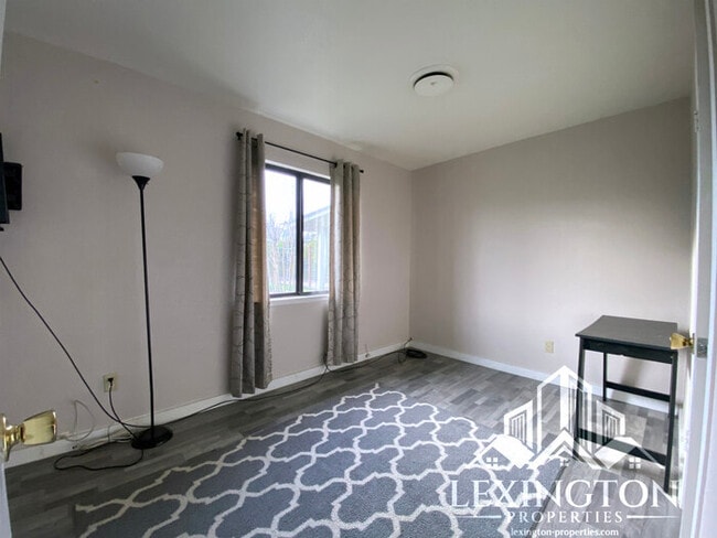 Building Photo - Beautiful, 3BD/2BA, Home available in Sacramento off Madison Ave. and Auburn Blvd.