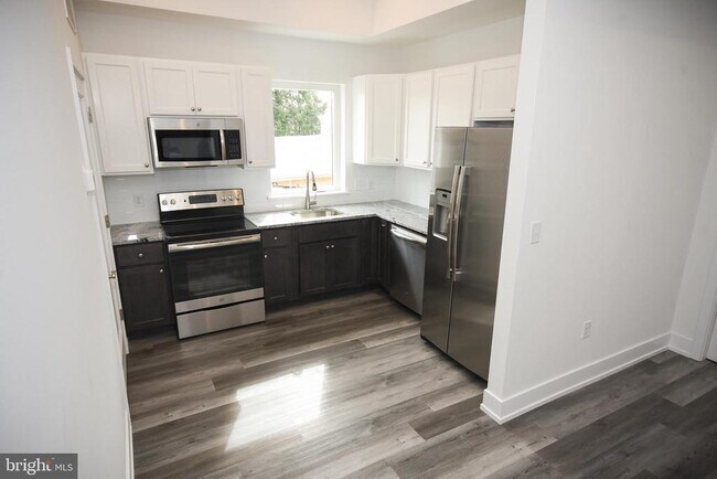 Building Photo - 6162 Ridge Ave