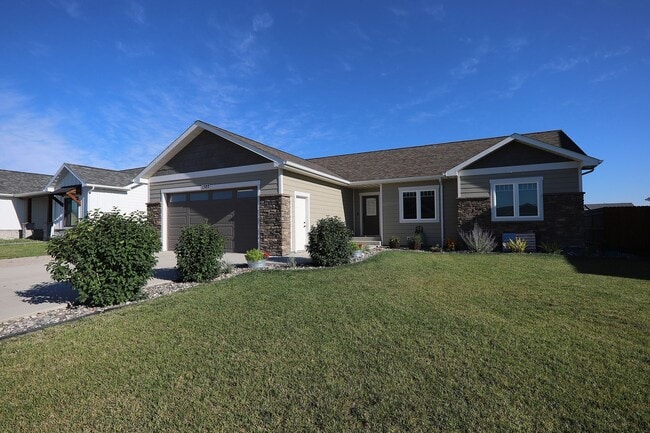 Primary Photo - 1327 Silverton Dr