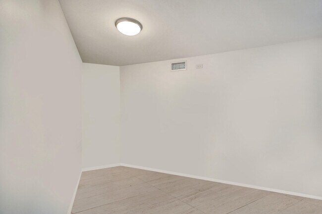 Building Photo - 2750 NE 183rd St