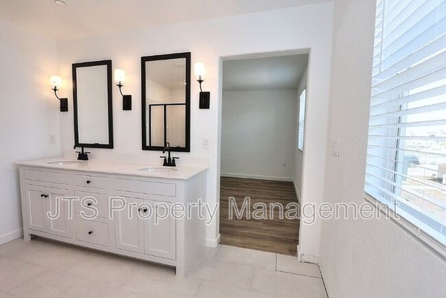 Building Photo - 4256 Aura Way