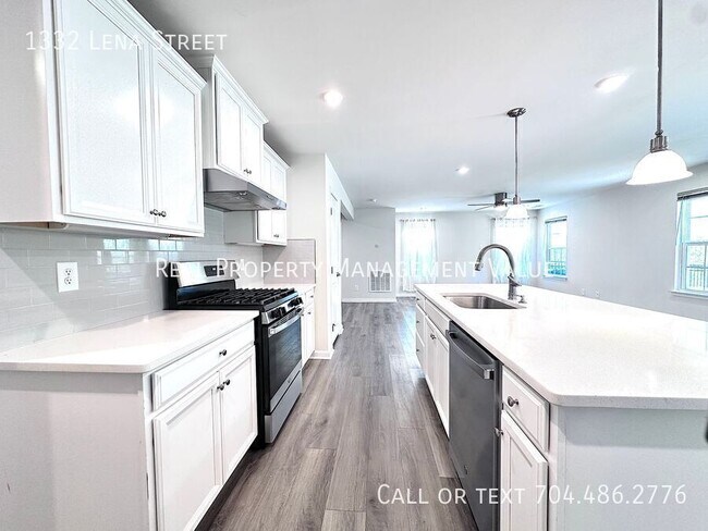 Building Photo - 1332 Lena St