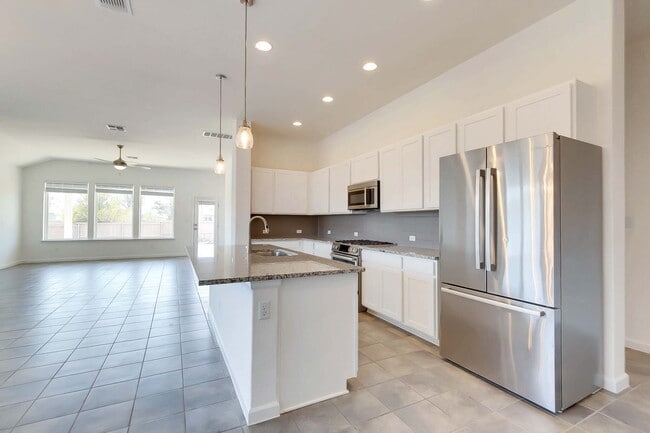 Building Photo - 133 James Rose Ln