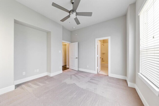 Building Photo - 5521 Larkin St