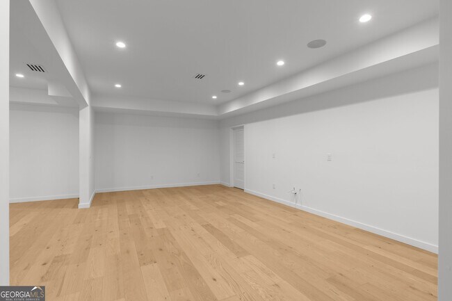 Building Photo - 3293 Lenox Pl NE