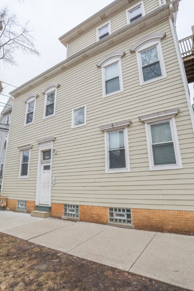 Building Photo - 1357 W Barry Ave