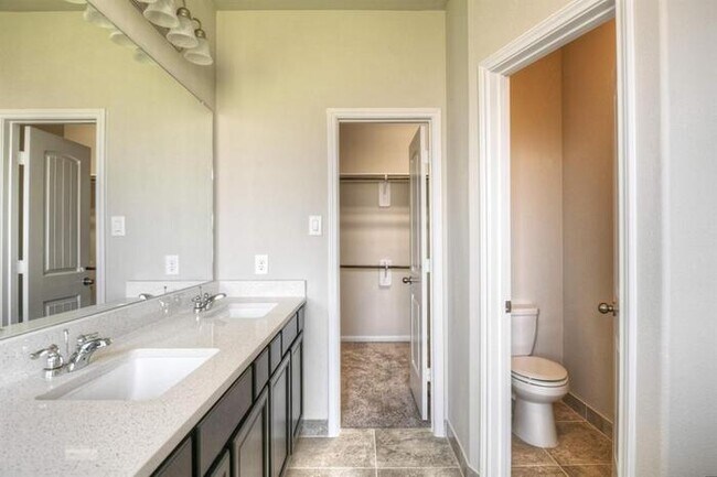 Building Photo - Laurel Glen - 20814 Bradley Gardens Dr, Sp...