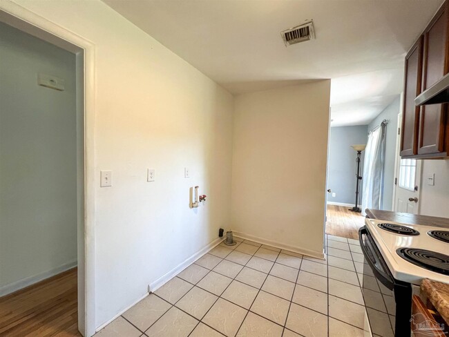 Building Photo - 3631 Forest Glen Dr