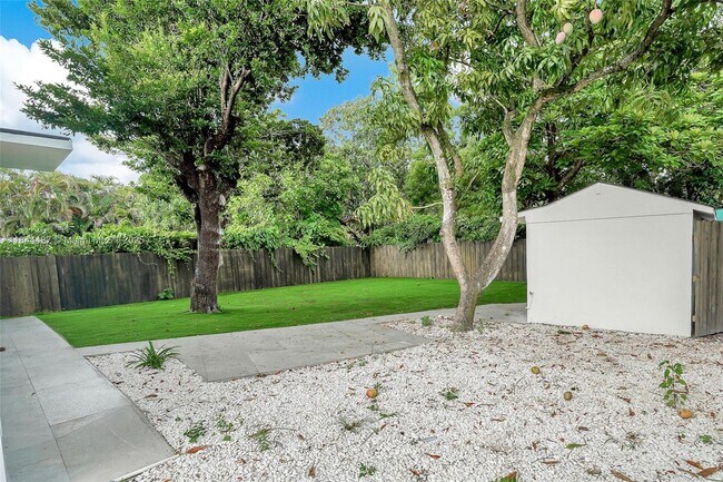 Building Photo - 972 SW 44th Ave