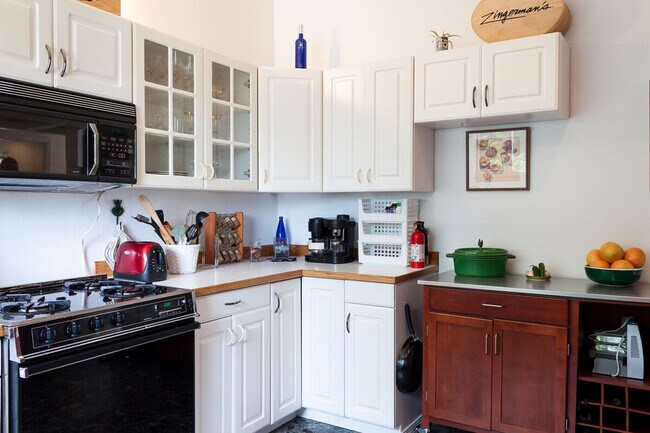 Building Photo - 2707 E Thomas St