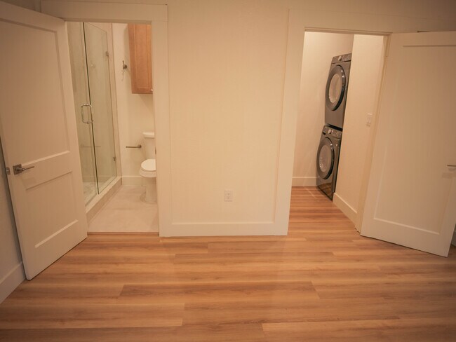 Building Photo - 803 Oakland Ave