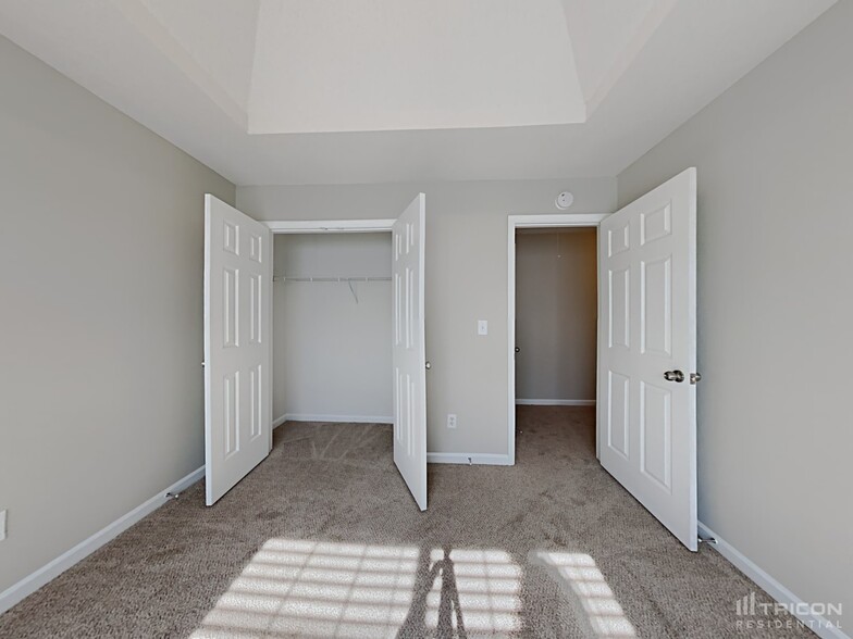 Building Photo - 869 Kendall Park Dr