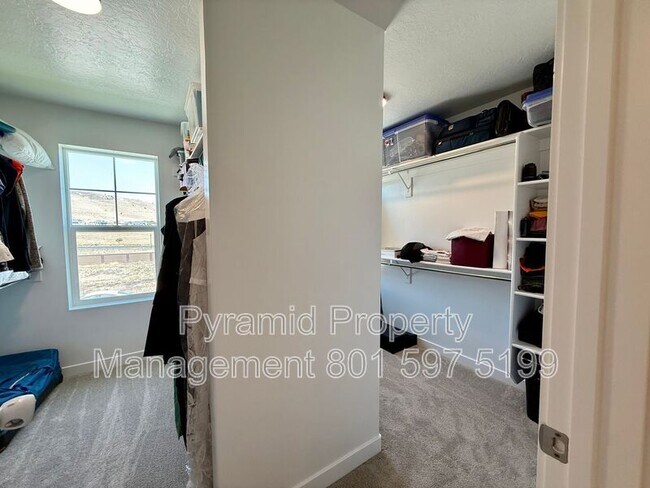 Building Photo - 6733 N Mount Jefferson