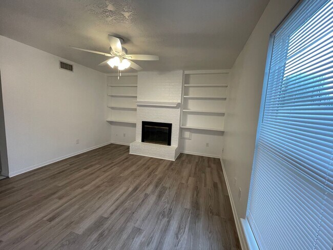 Building Photo - 3704CH