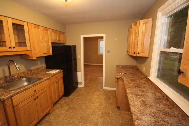 Building Photo - Beautiful Updated little rancher with nice yard!