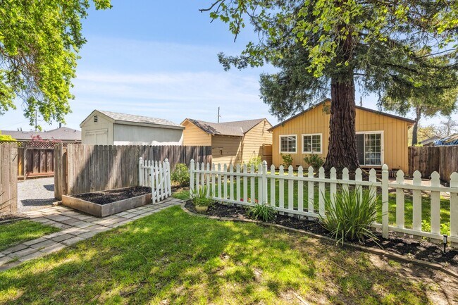 Building Photo - 1039 Stevenson St