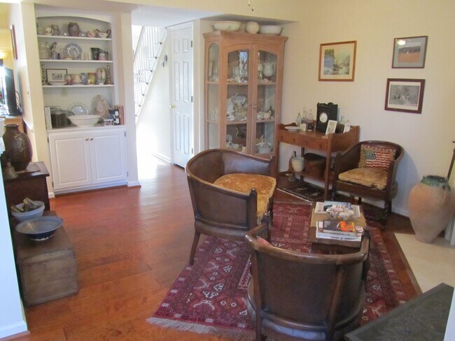 Building Photo - Lovely townhome in Forest Lakes South