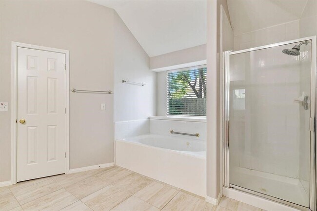 Building Photo - 1319 Castlemist Dr