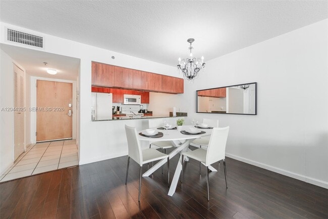 Building Photo - 1200 Brickell Bay Dr