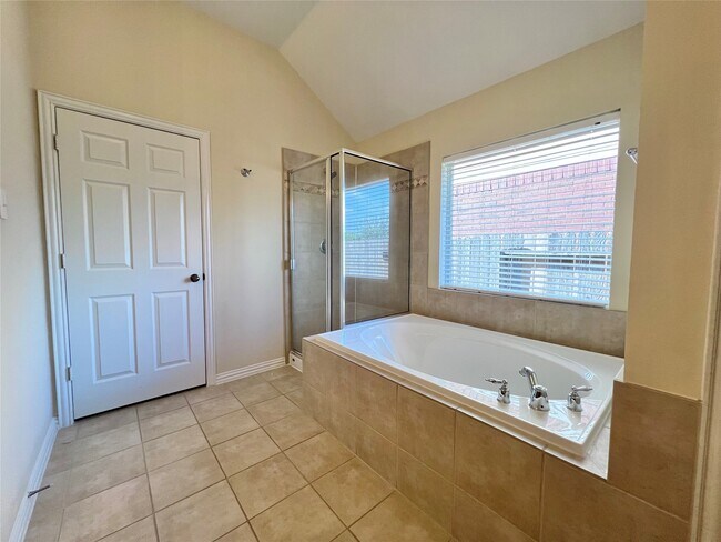 Building Photo - 23247 Dewflower Dr