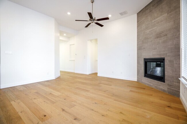 Building Photo - 7470 Sanctuary Dr
