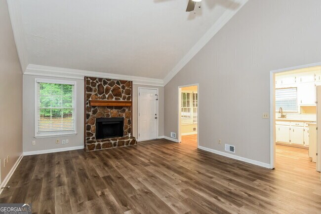 Building Photo - 1111 Realm Ln