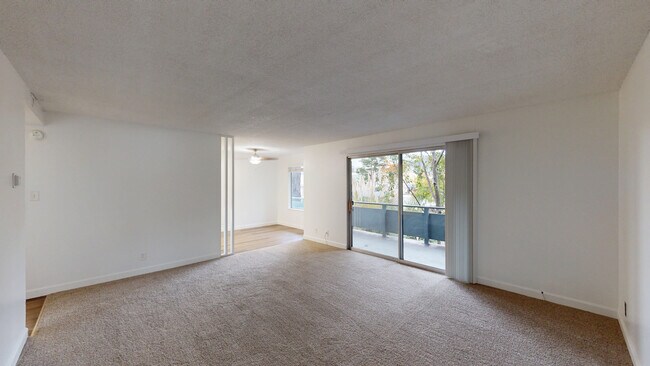 Building Photo - 827 Las Gallinas Ave