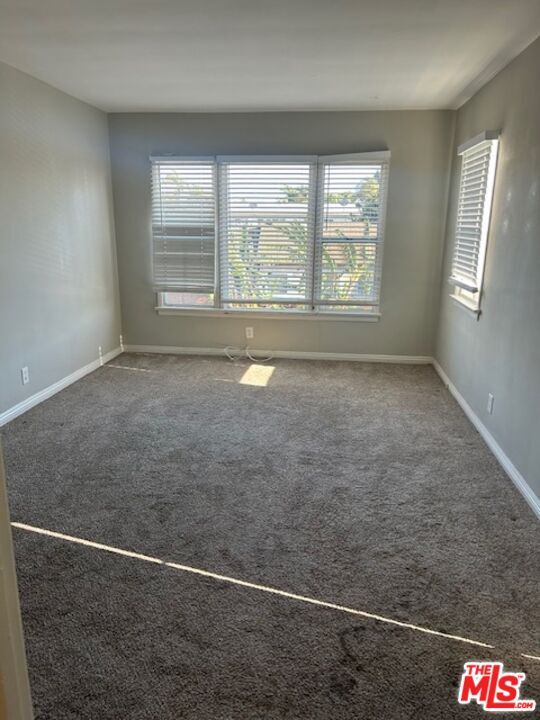 Building Photo - 12003 Louise Ave