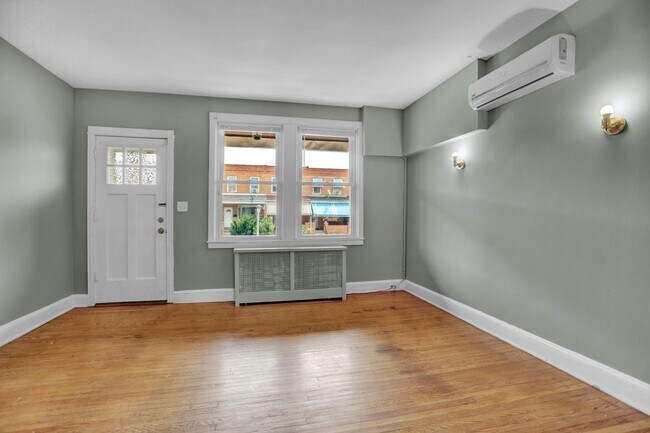Building Photo - 434 Folcroft St