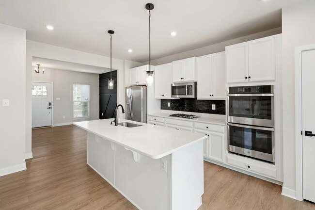 Building Photo - Family-Friendly Townhome for Rent in Baker...