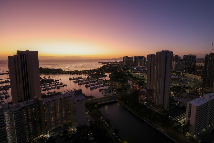 Building Photo - 1551 Ala Wai Blvd