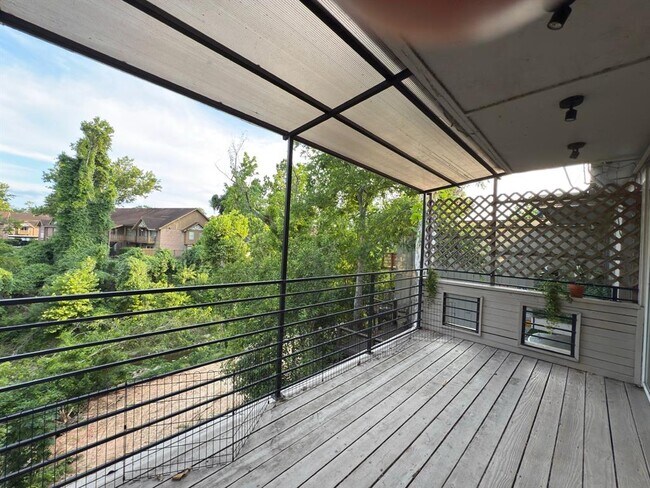 Building Photo - 8211 Katy Fwy