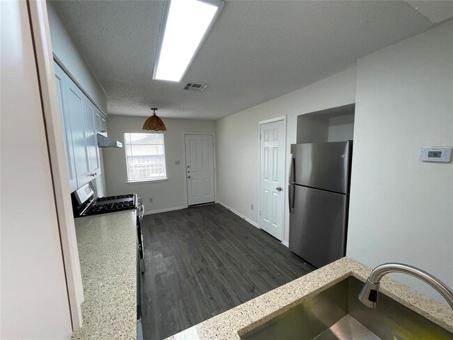 Building Photo - 7004 Millrace Dr