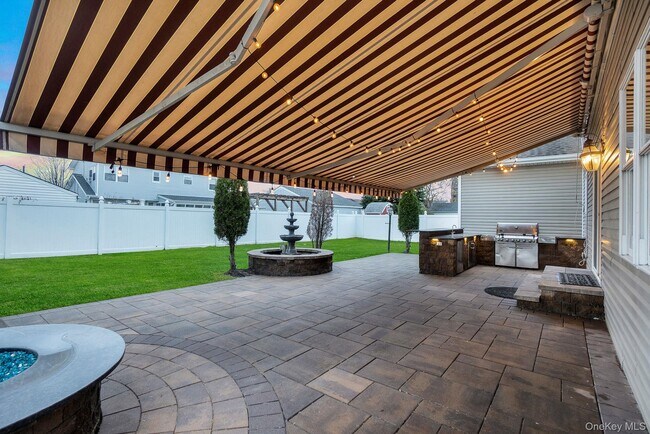 Building Photo - 134-110 10th St