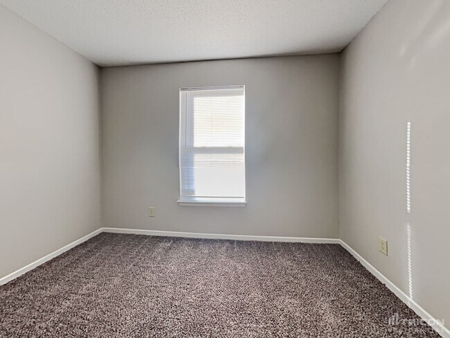 Building Photo - 2376 Bridlewood Dr