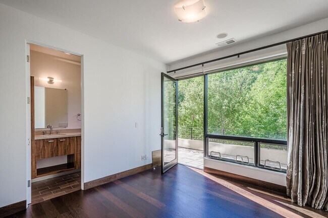 Building Photo - 2510 Skyfarm Dr