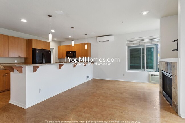 Building Photo - Contemporary Townhome in the heart of St. ...