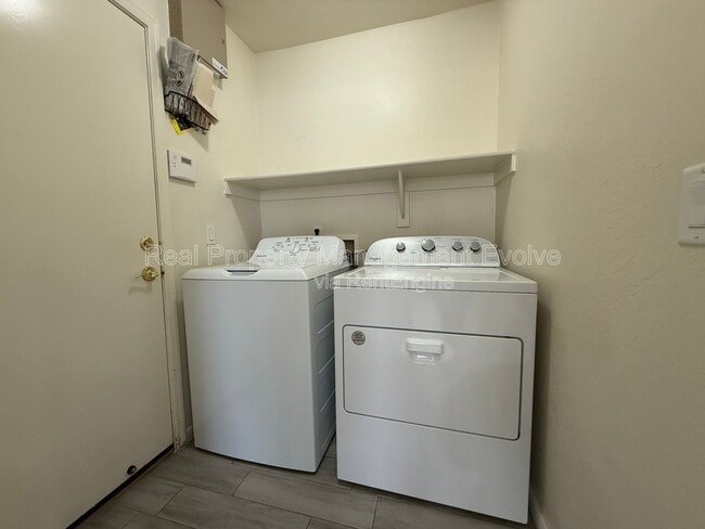 Building Photo - 3085 N 87th Pl