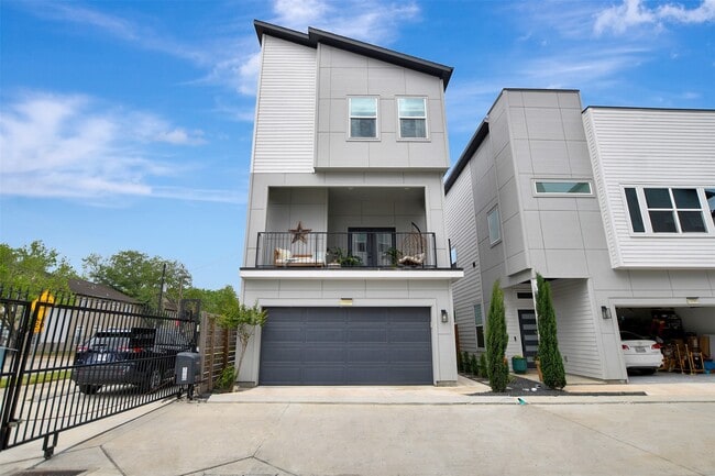 Building Photo - 1106 Paul Quinn St