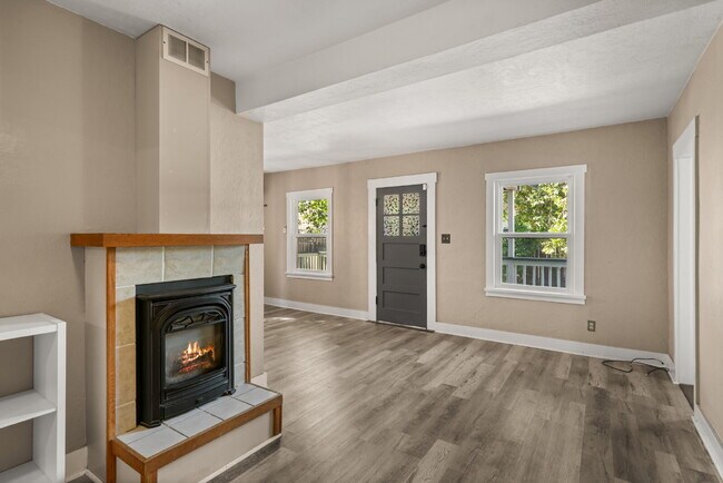 Building Photo - 531 Clay St