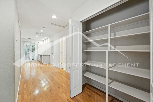 Building Photo - Luxury Meets Location – Impeccable 5BR Hom...