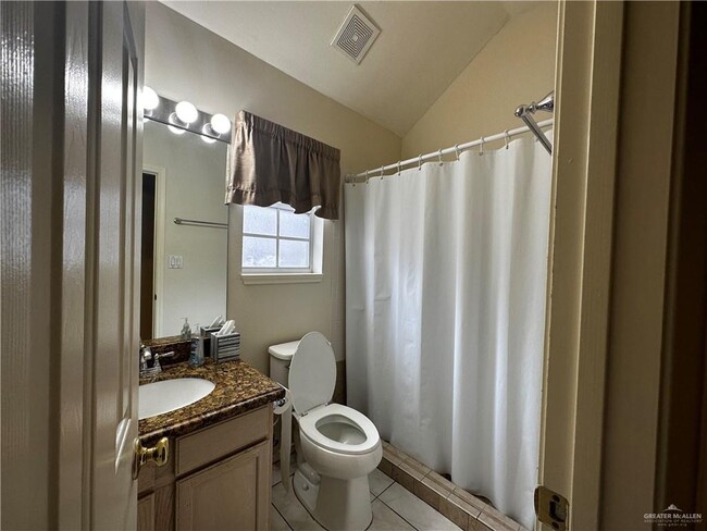 Building Photo - 2308 Oriole Ave