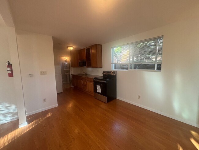 Building Photo - 552