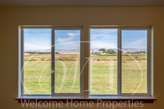 Building Photo - Peaceful Rural Living in Newly Remodeled 3...