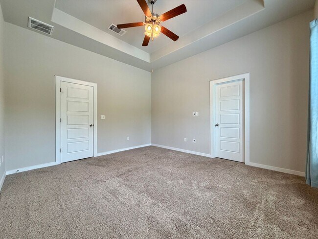 Building Photo - 5404 Bonneville Bend