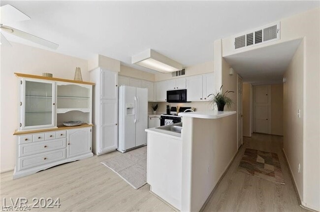 Building Photo - 3425 E Russell Rd