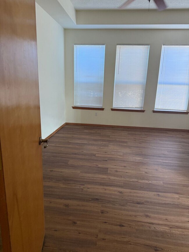 Building Photo - 11004 Catamount Dr NW