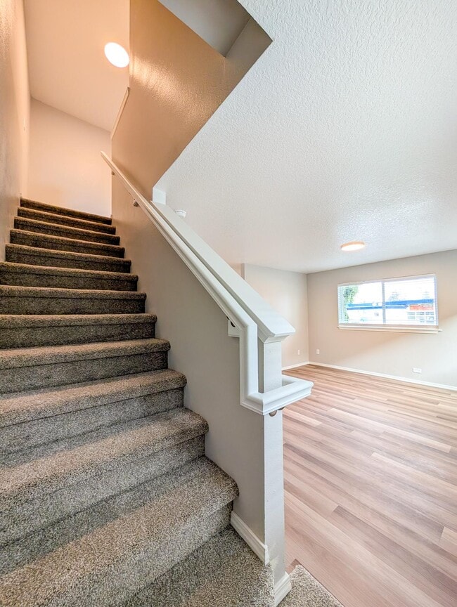 Building Photo - 5623 SE 84th Ave