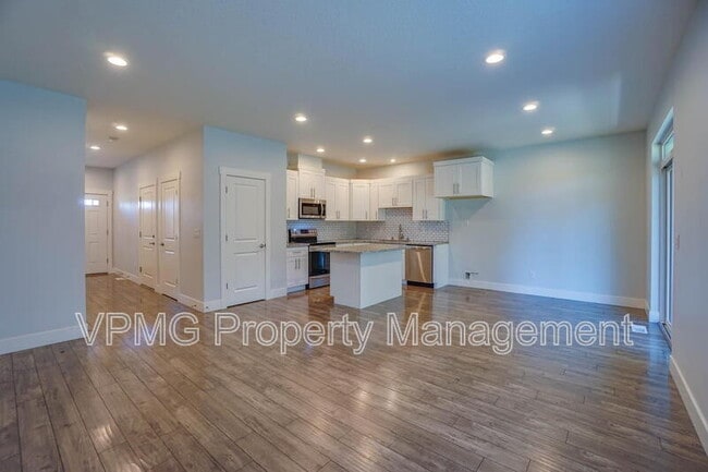 Building Photo - 10703 NE 70th St